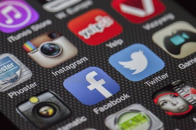 Как да промените името на Facebook страница след 200 харесвания