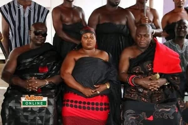Akwamuhene, Nana Ansah Kwao, lahjakas täti surevat KABAa