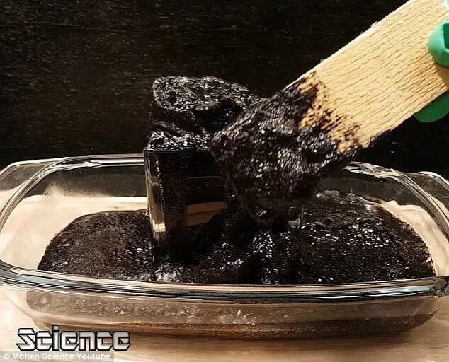 Huolestuttava! Katso, mitä tapahtuu, kun Coca Cola sekoittuu mahahapon kanssa (kuvat, video)