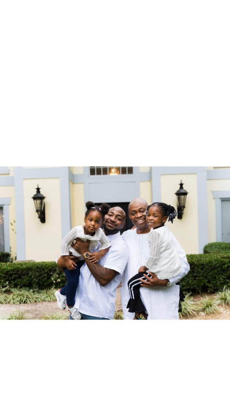Altre foto carine di Davido, dei suoi fratelli e dei loro figli