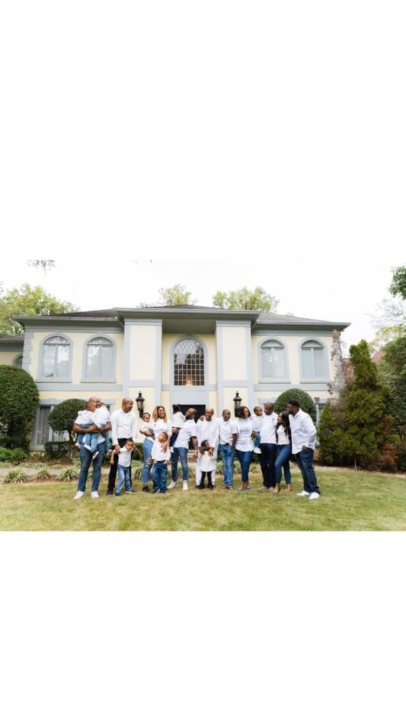 Altre foto carine di Davido, dei suoi fratelli e dei loro figli