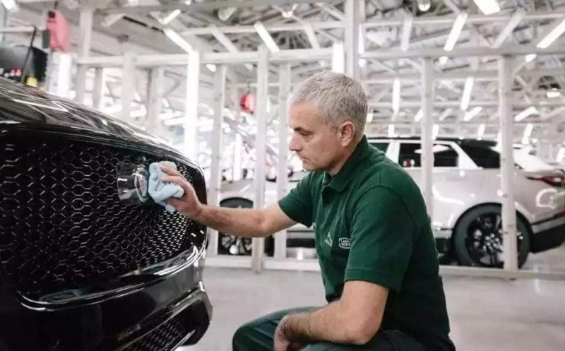 Ο Αμπράμοβιτς αγόρασε μια Ferrari 250.000 λιρών για τον Μουρίνιο 5 μήνες μετά την απόλυσή του