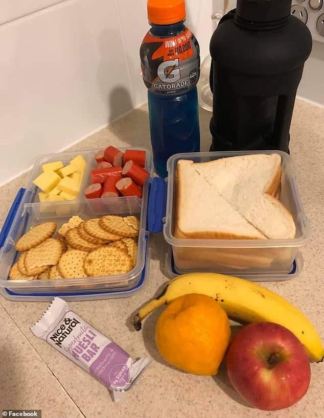 's lunch before work every morning Ne bánj vele úgy, mint a gyerekeddel: mondta a feleség, miután becsomagolta a férjét's lunch before work every morning